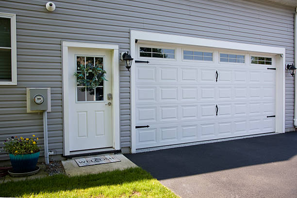 24/7 Emergency Garage Door Panel Replacement experts in Boling, TX